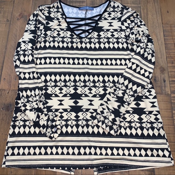 Signature Weekend Aztec Print Tunic - Picture 4 of 8